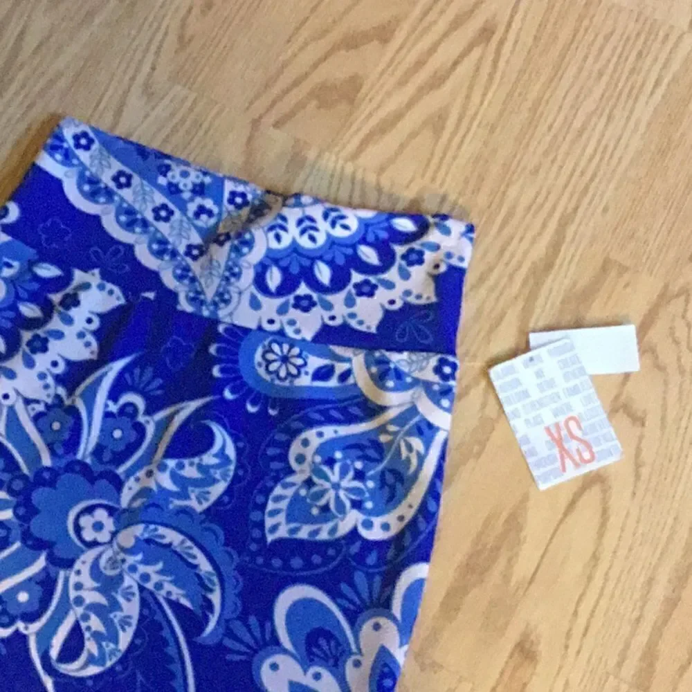 NWT LULAROE CASSIE skirt in XS in a paisley design